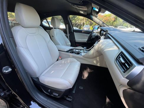 Used 2025 Genesis G70 2.5T AWD/4WD image 38
