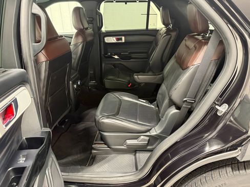 Used 2023 Ford Explorer Platinum w/ Technology Package image 39
