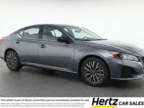 Used 2025 Nissan Altima 2.5 SV FWD image 1