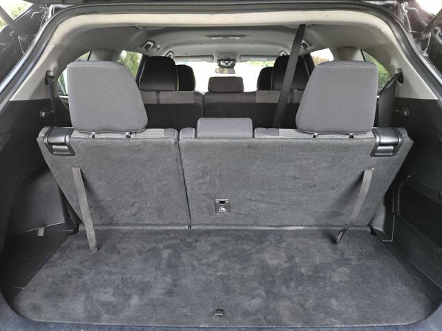 Used 2021 Toyota Highlander L FWD image 25