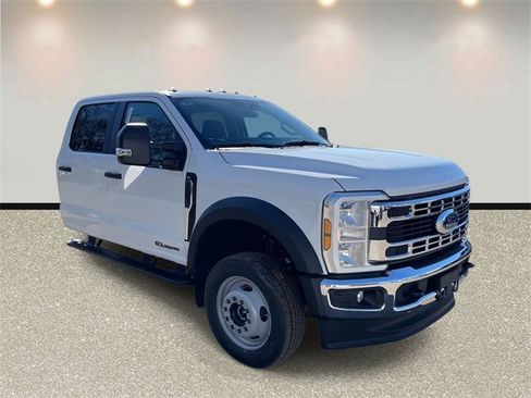 New 2026 Ford F550 4x4 Crew Cab image 3