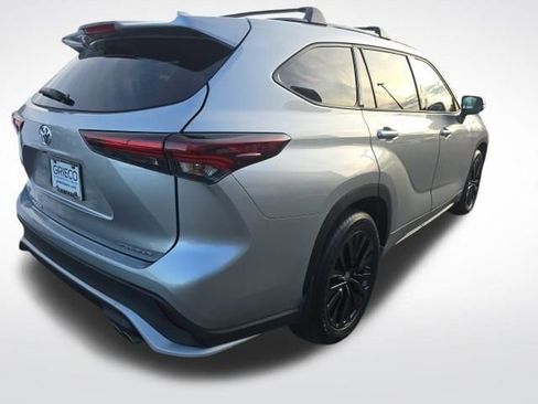 Used 2024 Toyota Highlander XSE image 7