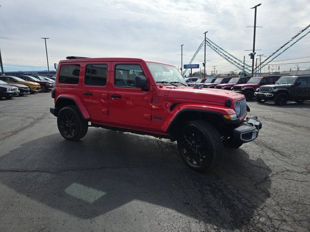 Used 2025 Jeep Wrangler Unlimited Sahara w/ Safety Group AWD/4WD image 10