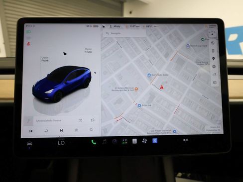 Used 2022 Tesla Model Y Long Range AWD/4WD image 23