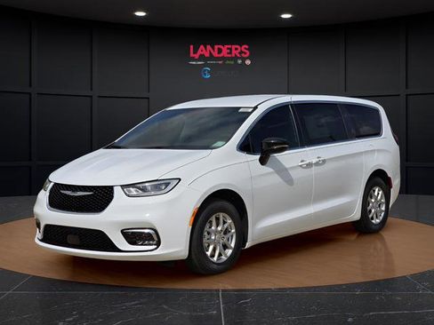 New 2026 Chrysler Pacifica Select image 1