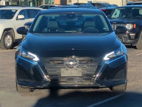 Used 2024 Nissan Altima 2.5 SV image 8