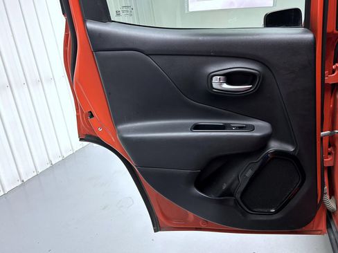 Used 2018 Jeep Renegade Altitude AWD/4WD image 20