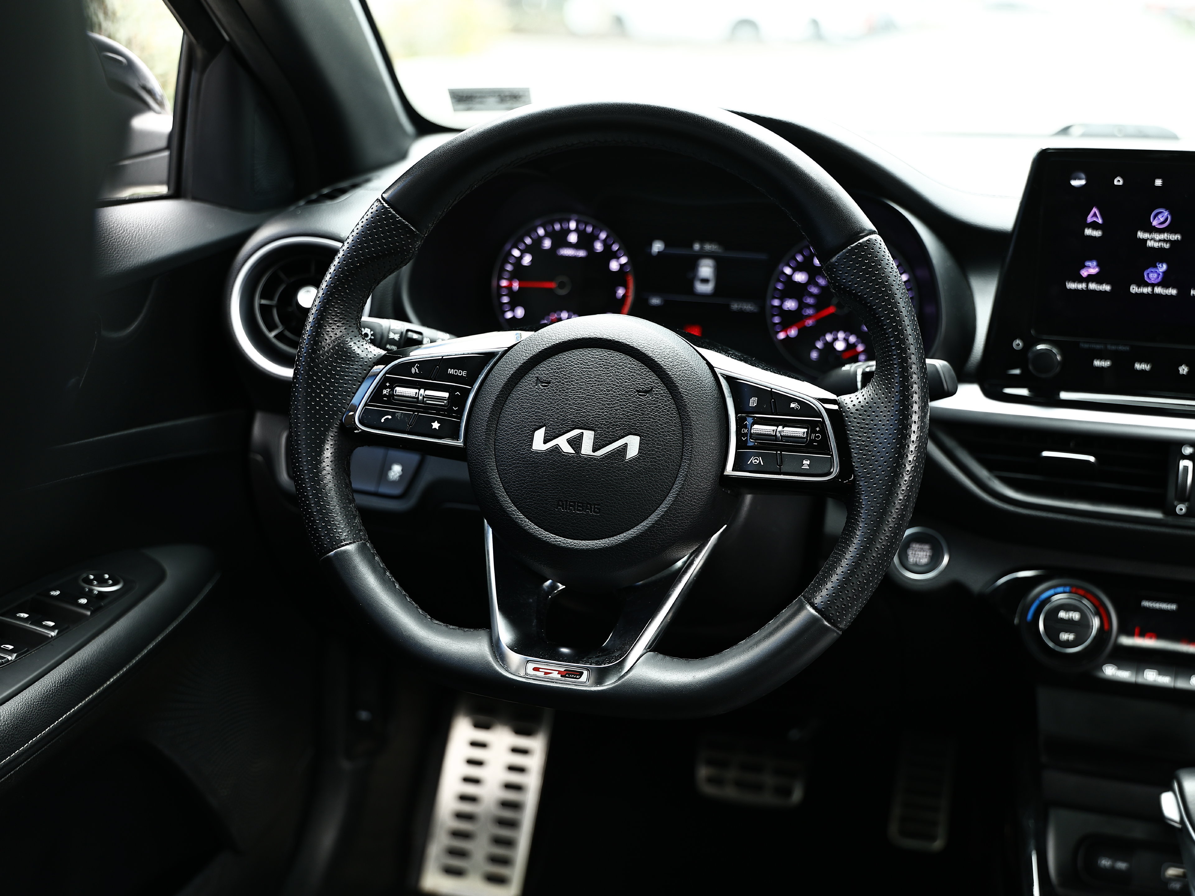 Used 2023 Kia Forte GT-Line w/ GT-Line Premium Package FWD image 27