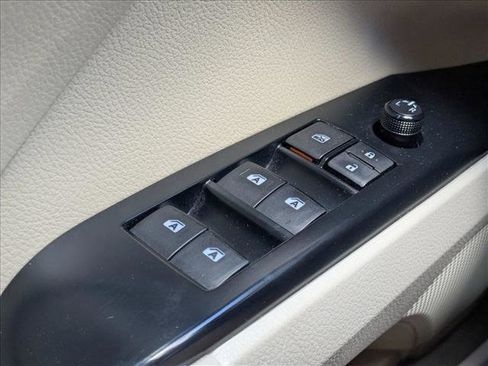 Used 2019 Toyota Camry LE w/ Sunroof Package FWD image 12