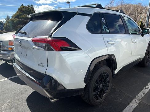 Used 2022 Toyota RAV4 SE w/ Convenience Package image 2