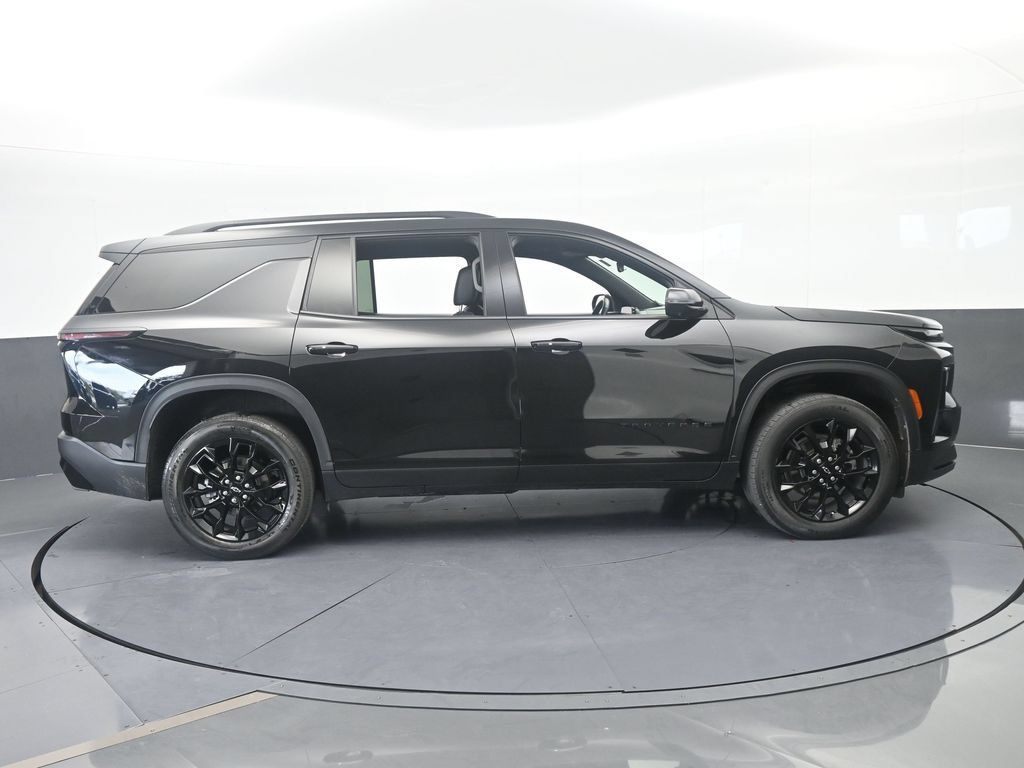 Used 2024 Chevrolet Traverse LT w/ Midnight/Sport Edition FWD image 7