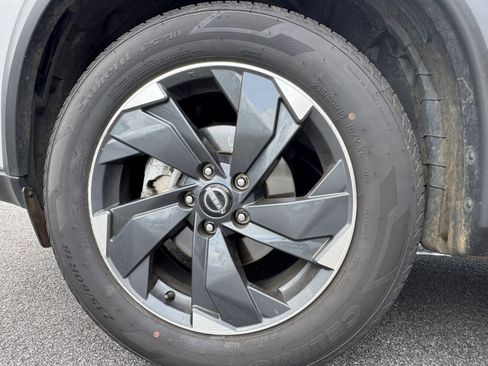 Used 2024 Nissan Rogue SV AWD/4WD image 13