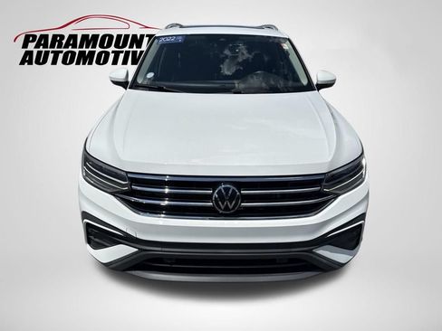 Certified 2022 Volkswagen Tiguan SE w/ Panoramic Sunroof Package FWD image 2