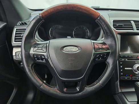 Used 2018 Ford Explorer Platinum AWD/4WD image 14