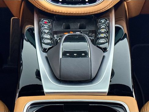 Used 2023 Aston Martin DBX AWD/4WD image 18