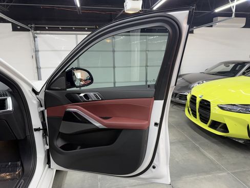 Used 2024 BMW X6 xDrive40i w/ Premium Package image 25