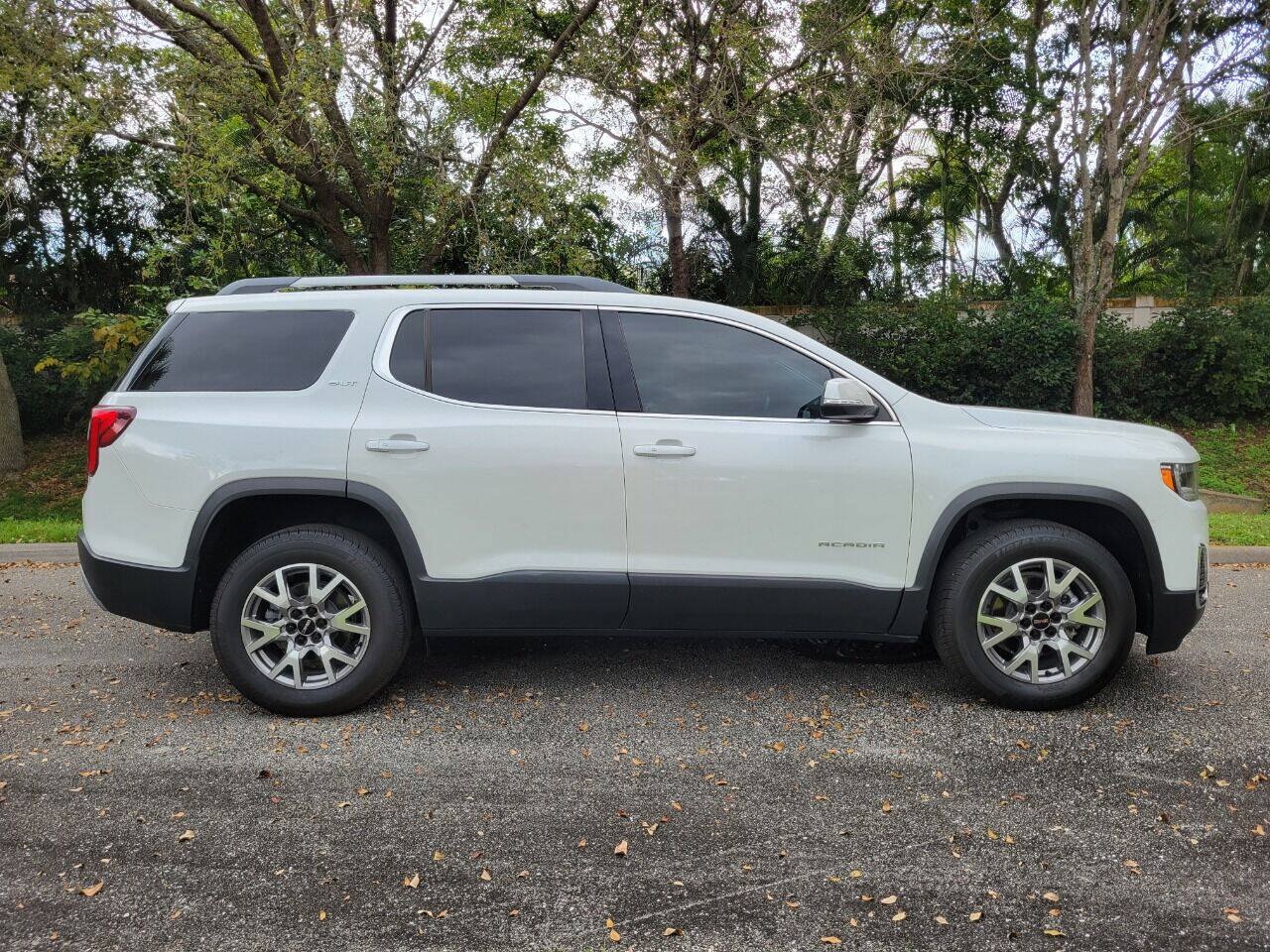 Used 2021 GMC Acadia SLT w/ Trailering Package FWD image 8