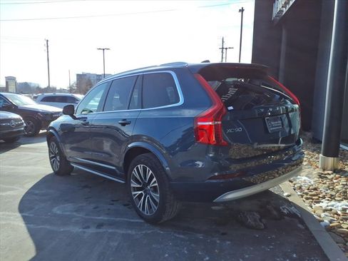 Used 2022 Volvo XC90 T6 Momentum w/ Advanced Package image 4