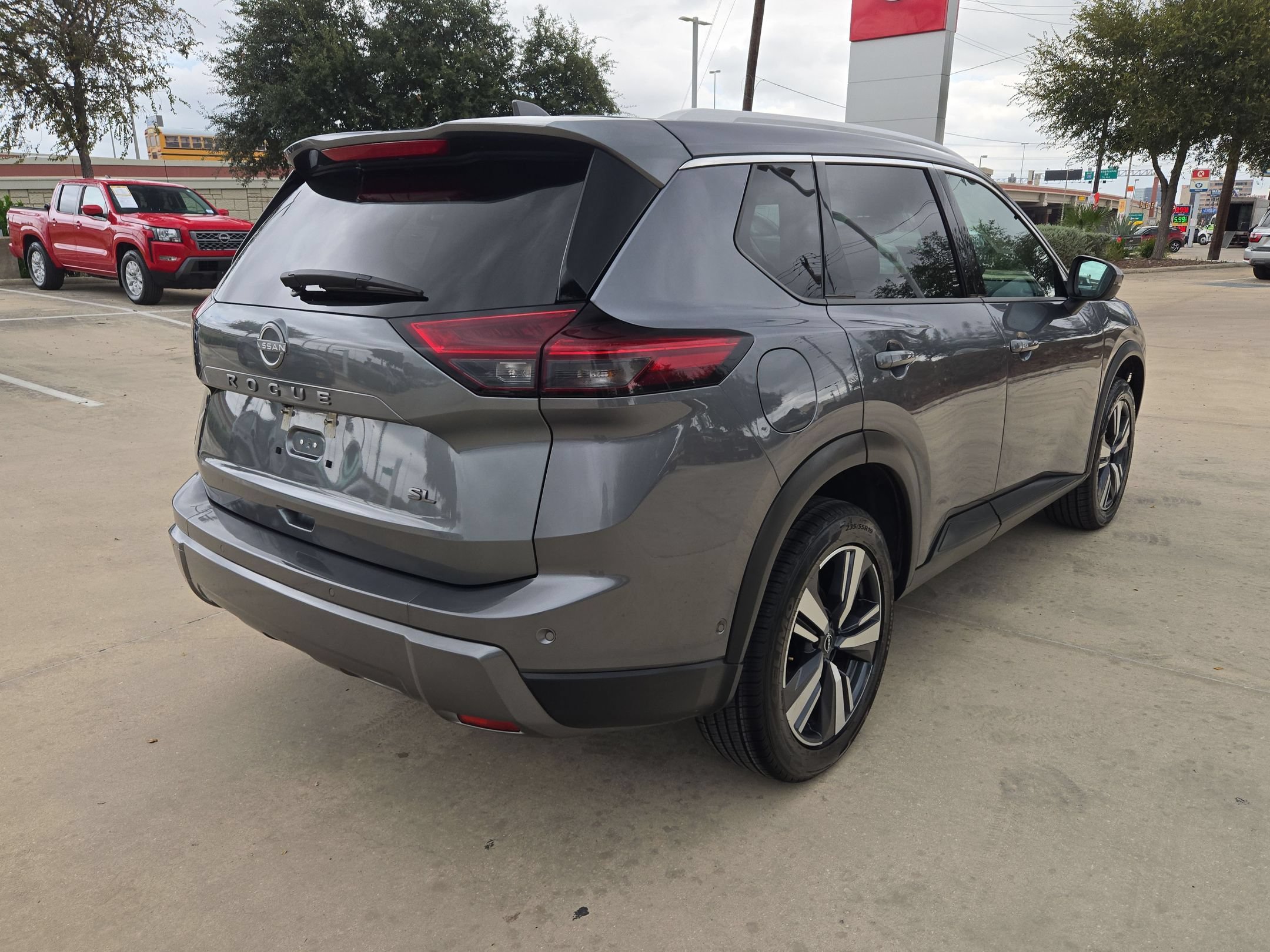 Certified 2026 Nissan Rogue SL FWD image 3
