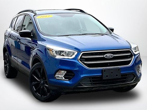 Used 2017 Ford Escape SE w/ Equipment Group 201A image 3