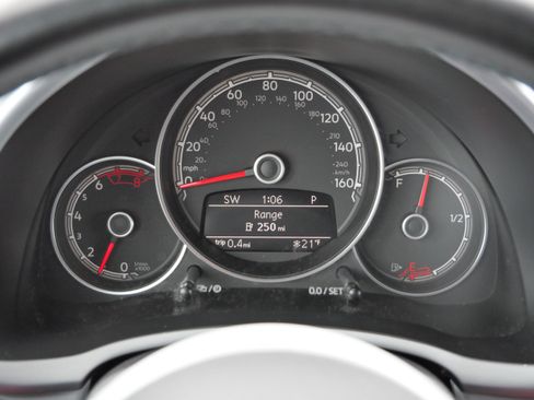 Used 2018 Volkswagen Beetle 2.0T SE image 23