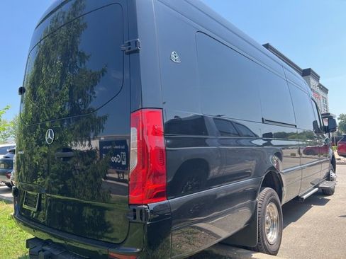 Used 2021 Mercedes-Benz Sprinter 3500 w/ Comfort Plus Package image 6