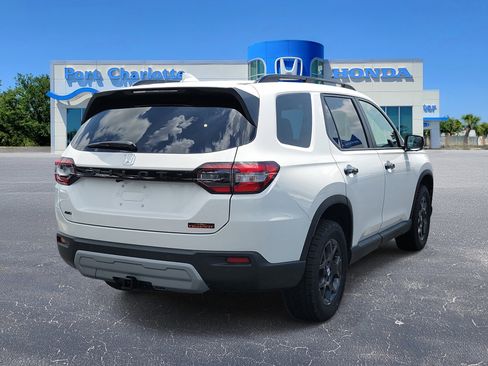 New 2025 Honda Pilot TrailSport image 6