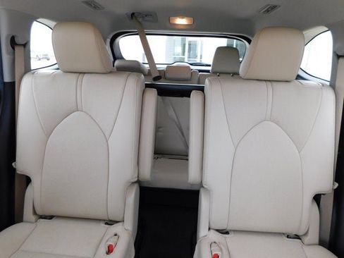 Used 2021 Toyota Highlander Limited image 16