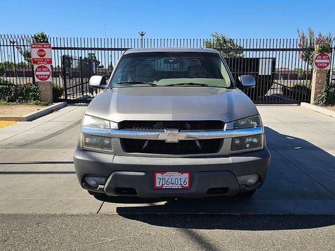 Used 2002 Chevrolet Avalanche 2WD w/ Convenience Pkg image 2