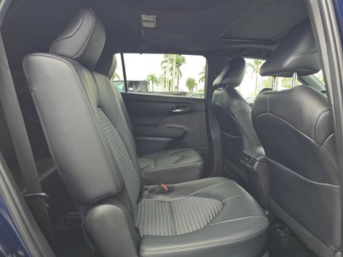 Certified 2024 Toyota Highlander XSE FWD image 12