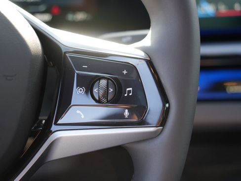 Used 2025 BMW i5 eDrive40i image 8