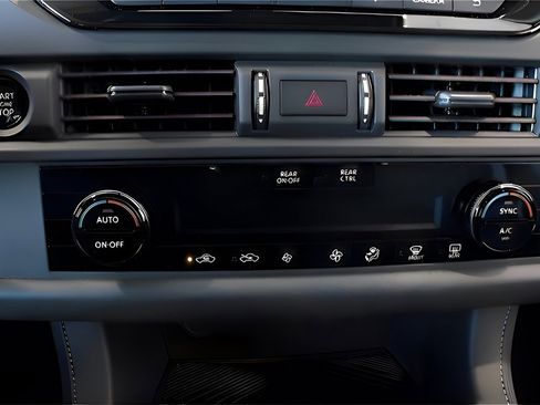 Used 2025 Nissan Pathfinder S image 9