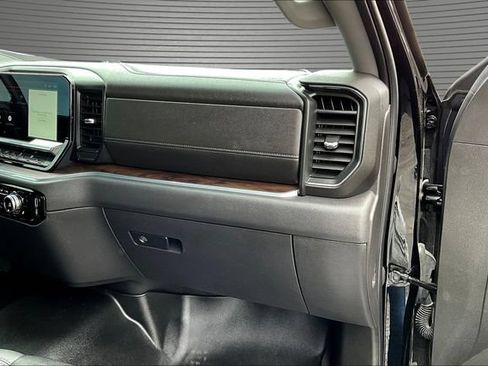 Used 2022 GMC Sierra 1500 SLT AWD/4WD image 26