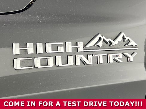 Used 2024 Chevrolet Suburban High Country w/ Advanced Technology Package image 37