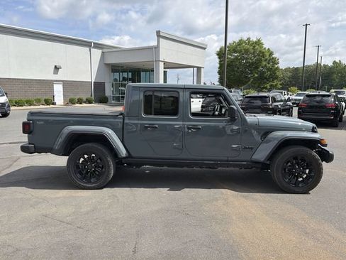 Used 2024 Jeep Gladiator Sport AWD/4WD image 6