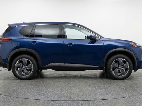 Used 2025 Nissan Rogue SV image 11