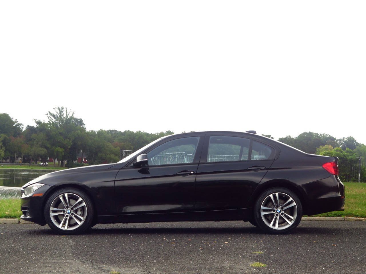 Used 2014 BMW 335i xDrive Sedan AWD/4WD image 2