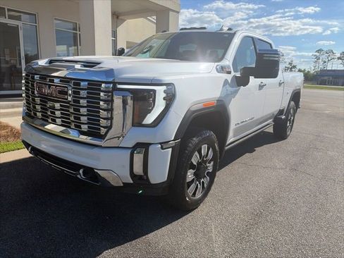 Used 2024 GMC Sierra 2500 Denali w/ Technology Package AWD/4WD image 2