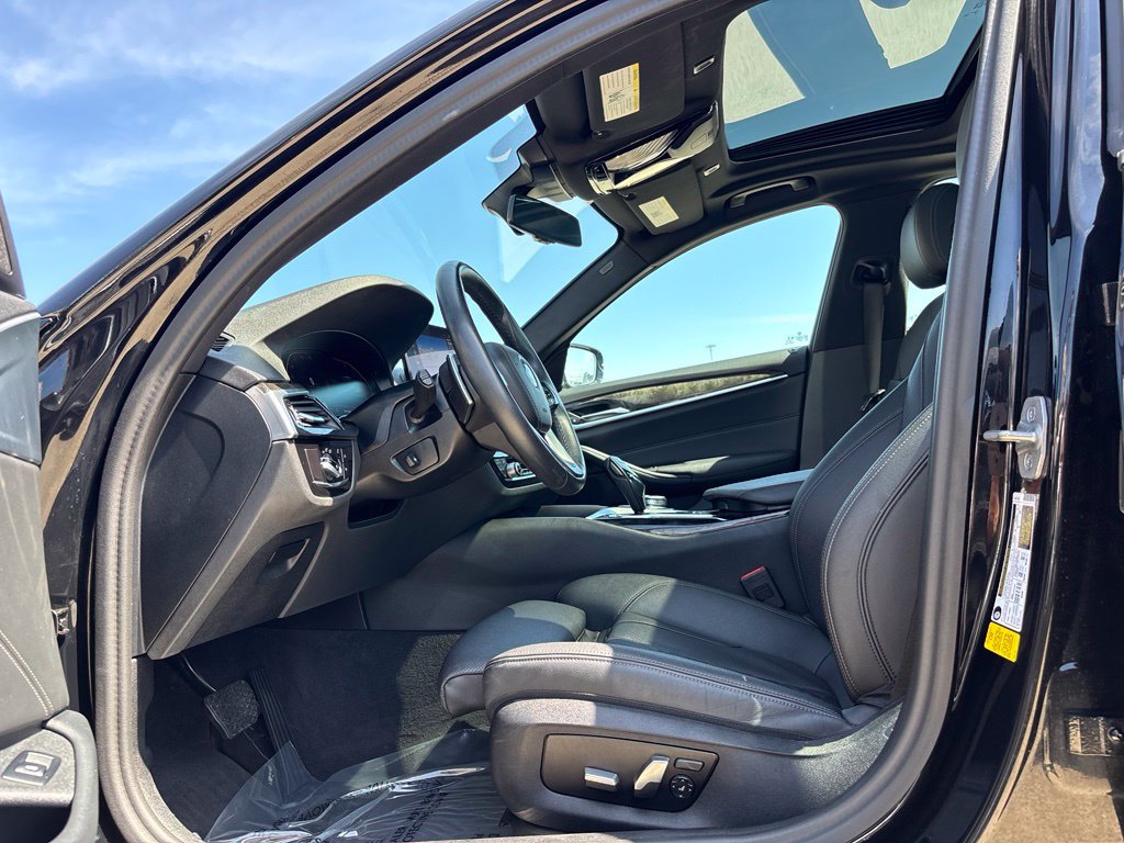 Used 2023 BMW 540i w/ Convenience Package RWD image 27