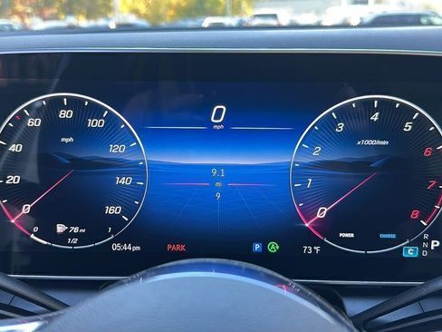 Used 2025 Mercedes-Benz GLC 300 4MATIC image 12