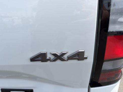 Used 2022 Nissan Frontier S w/ Technology Package AWD/4WD image 37
