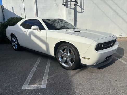Used 2009 Dodge Challenger R/T image 5