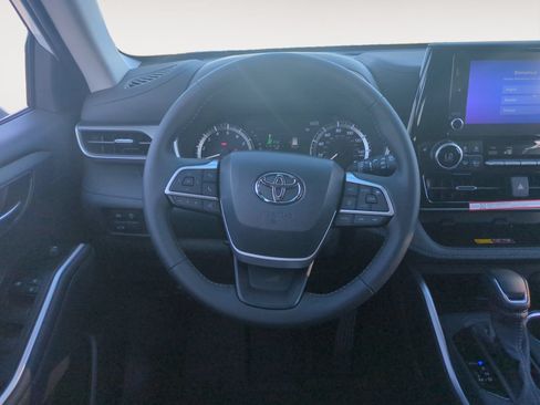 New 2026 Toyota Highlander XLE AWD/4WD image 12