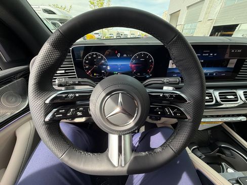 New 2026 Mercedes-Benz GLS 580 4MATIC image 9