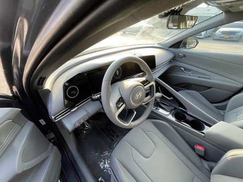 Used 2025 Hyundai Elantra SEL image 34