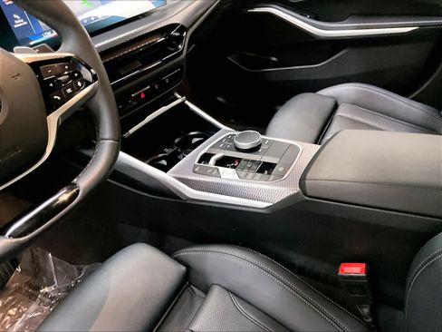 Used 2025 BMW 330i Sedan w/ Convenience Package RWD image 19