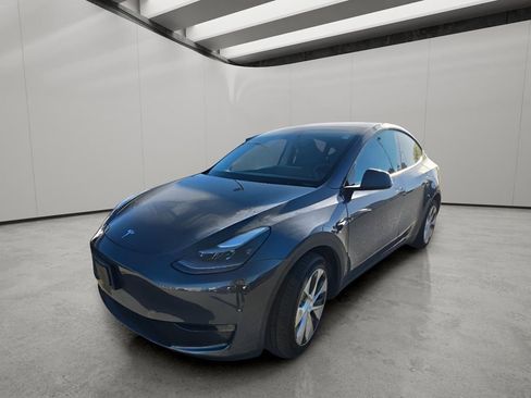 Used 2023 Tesla Model Y Long Range AWD/4WD image 2
