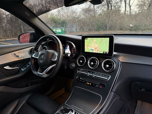 Used 2019 Mercedes-Benz GLC 300 w/ Driver Assistance Package image 18