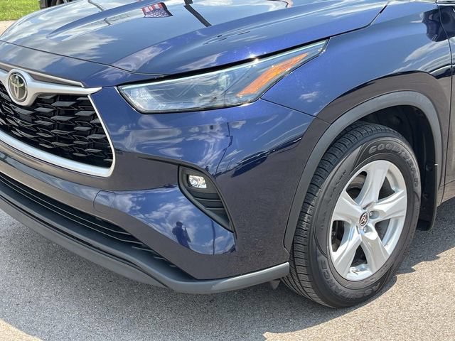 Used 2022 Toyota Highlander LE AWD/4WD image 12