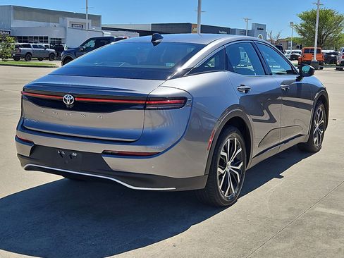 Used 2025 Toyota Crown Nightshade image 3